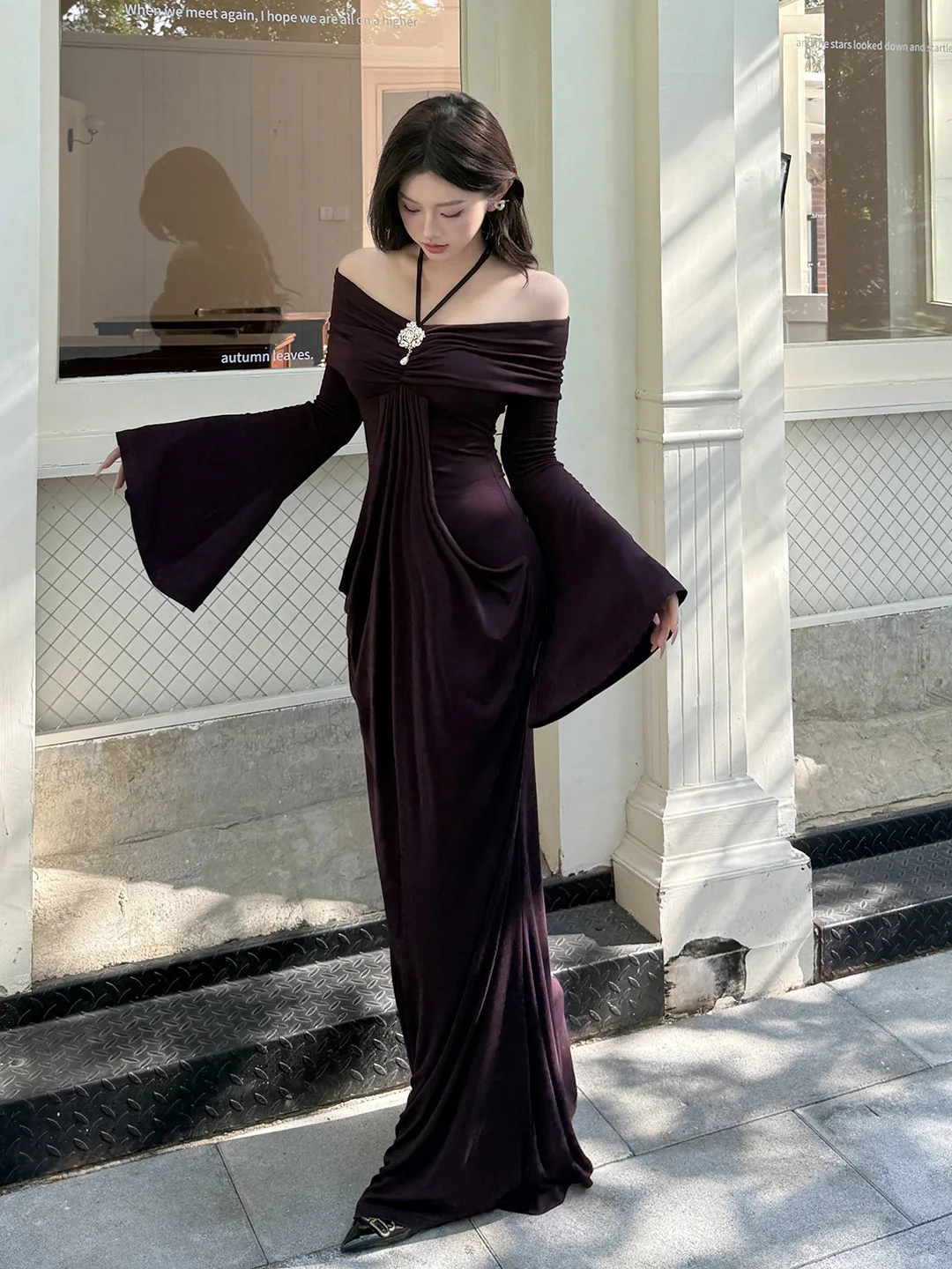 Vestido de noche francés elegante con cuello Halter para mujer, vestido de noche morado con hombros descubiertos y cuello oblicuo, manga acampanada, ceñido al cuerpo, para fiesta y graduación