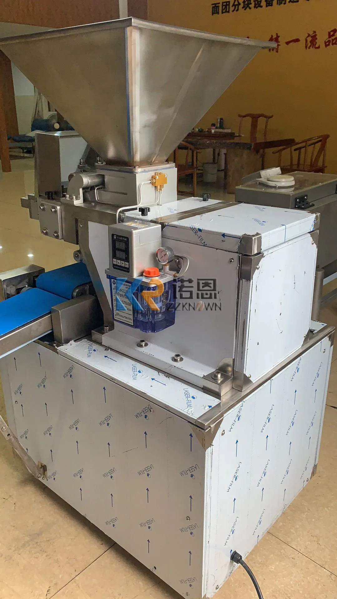 ماكينة تصنيع قطع كرات العجين الأوتوماتيكية بالكامل، كعكة همبرغر، مقسم عجين البيتزا، مستدير تجاري