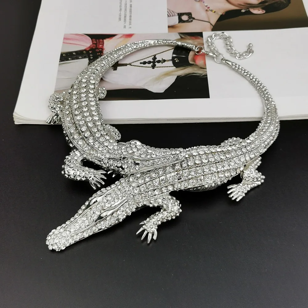 Punk Inlaid Full Rhinestone Big Crocodile Necklace For Women Statement Alloy Torque Collar Necklace Gold Color Fashion Jewelry