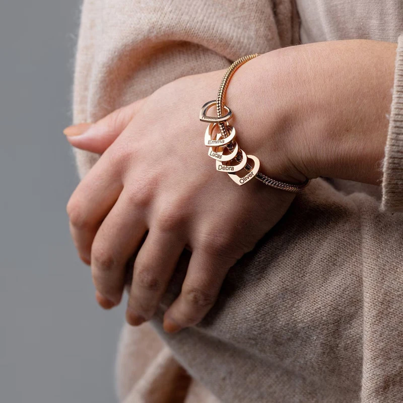 

Custom Name Engraved Bracelet 1-5 Hearts Charm Bracelet Family Name Jewelry Personalized Stainless Steel Gift for Mom