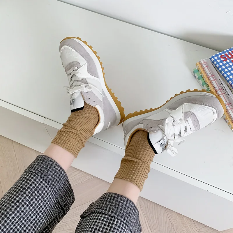 النساء الجوارب القطنية الرجعية طاقم أنبوب بلون فضفاض كوريا طويلة لطيف موضة تنفس جوارب رياضية الربيع الصيف الجوارب