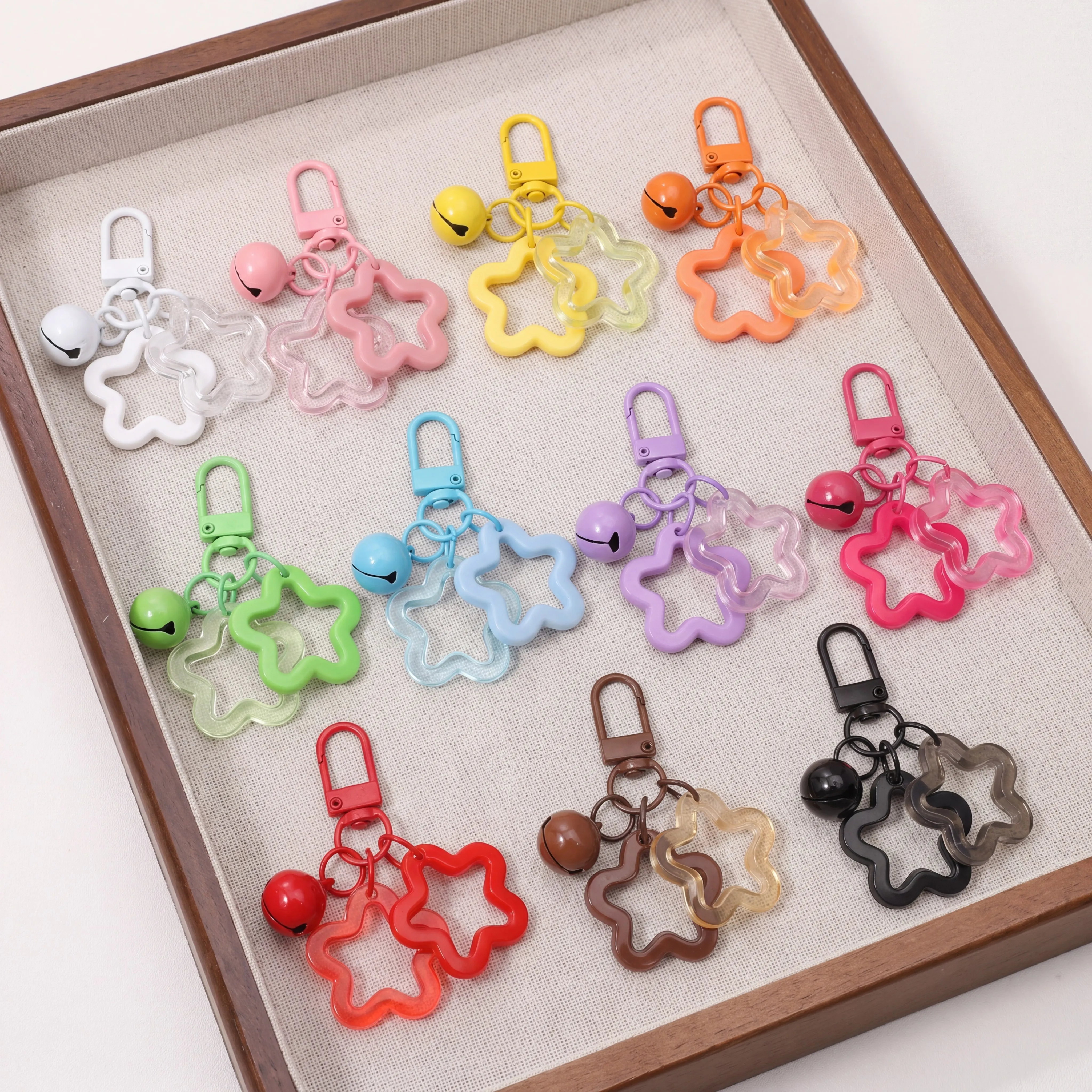 5/10 Stück Acryl-Stern-Schlüsselanhänger mit Mini-Glocke und Legierungs-Federhaken für DIY-Taschenanhänger, Perlen-Schmuckherstellung
