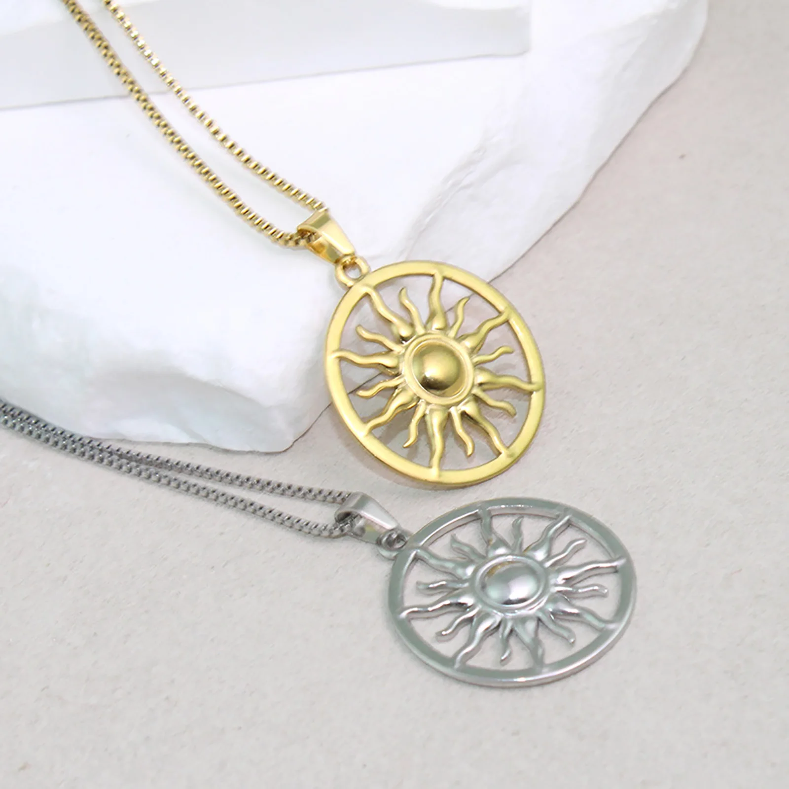Edelstahl-Sonnen-Charms mit rundem Anhänger für Damen und Herren, Schmuckzubehör – Detail 2