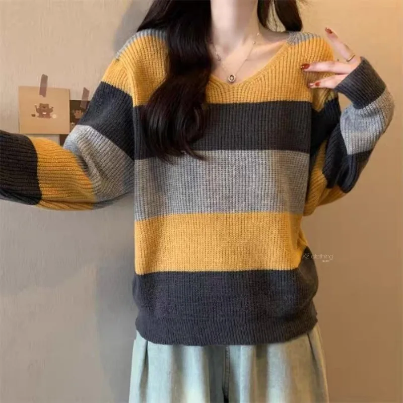 A New Loose Slimming V-neck Knitted Sweater for Women Early Autumn with A Laid-back Korean-style Color-blocking Striped Sweater