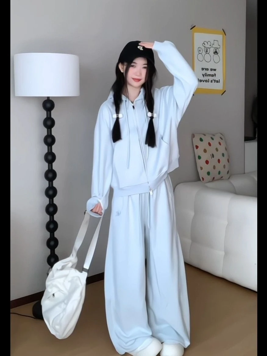 

Новый роскошный повседневный спортивный костюм для женщин 2026 года: осенне-зимний комплект в студенческом стиле, худи на молнии и длинные брюки