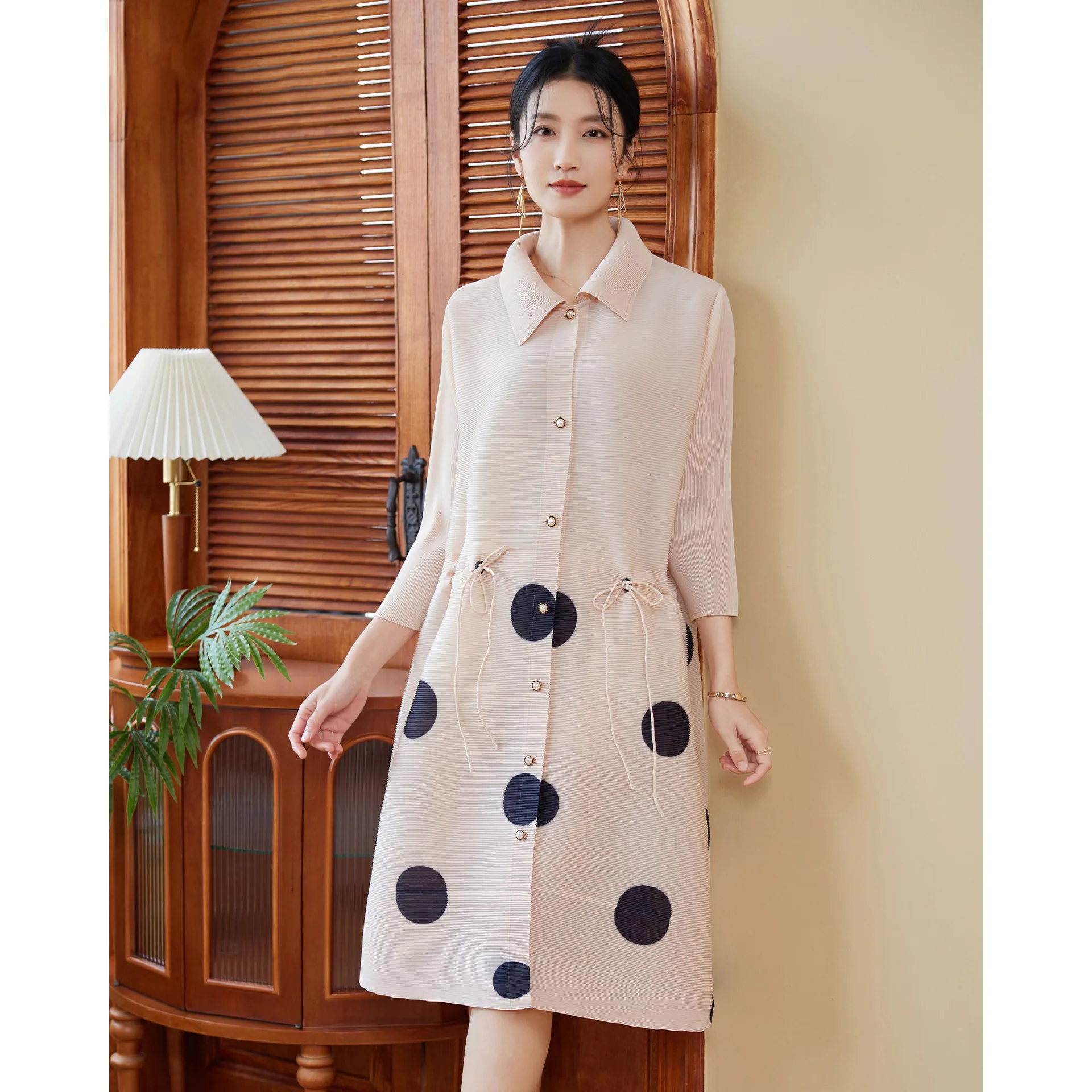 Miyake Pleated Dress Women\'s 2024 Spring New Fashion Polka Dot Print Lapel Mid-sleeve Loose Large Size Elegant Cardigan Dresses