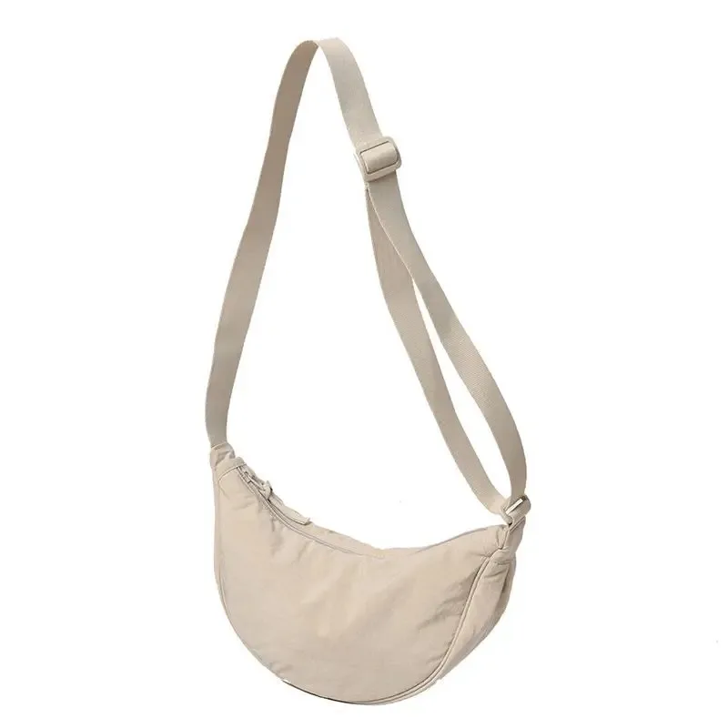 Große Nylon-Umhängetasche für Damen, lässige, einfarbige Schultertasche für Reisen und Pendeln, schlichtes Design.