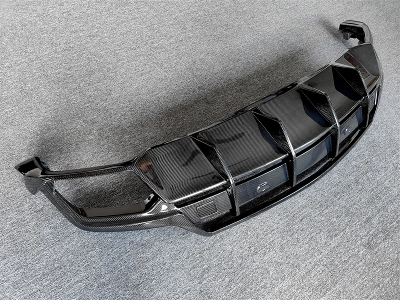 Carbon fiber T-style rear diffuser for Lamborghini URUS trunk lip luggage compartment rear wing spoiler body kit