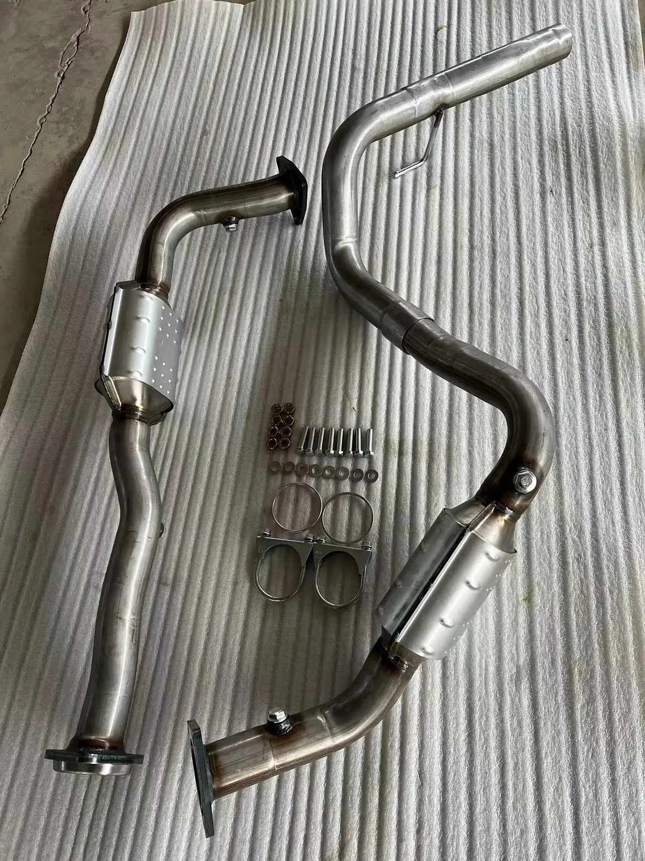 -For 03-06 H-ummer H2 6.0L Left and Right Catalytic Converters^