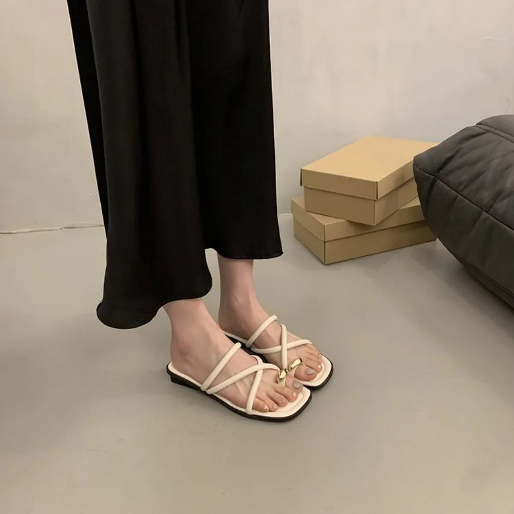 Stylische Damen-Sandalen mit Kreuzriemen, bequeme, leichte Zehenriemen-Strandschuhe mit lässigem, einfarbigem Design für den Sommer – Detail 28