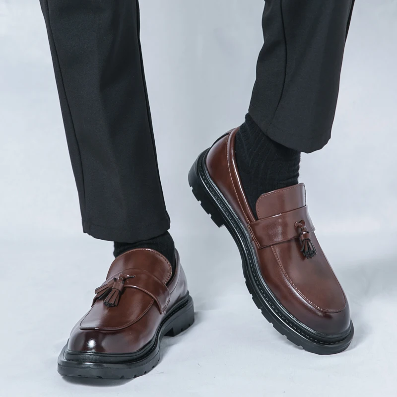 Brand Korean Version Business Dress Leather Shoes Fashion Design Tassel Loafers Outdoor Anti Slip Soft Comfortable Driving Shoes