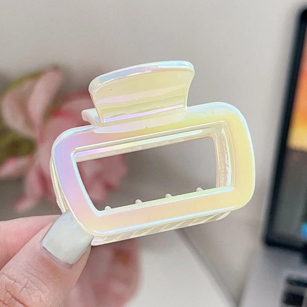 

Sweet Cloud Shape Hair Claw Elegant Headwear Geometry Shark Clip High Ponytail Clip Illusory Color Mini Hair Crab Clip Headwear