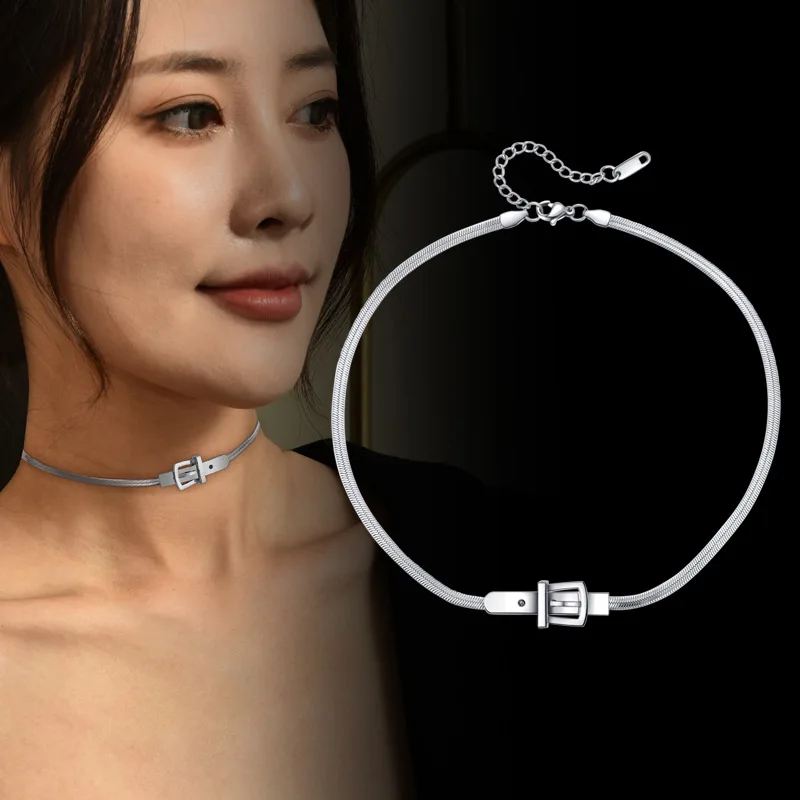 バックル付きのこのスネークボーンネックレスは、セクシーな女の子にとってクールなスタイルです。 鎖骨チェーンはユニークなデザインセンスを持っています