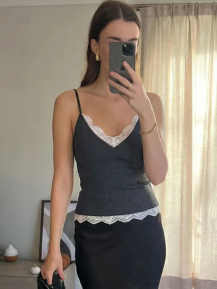 เสื้อสายเดี่ยวลูกไม้เซ็กซี่สำหรับผู้หญิง คอวี แขนกุด เสื้อกล้ามสีพื้น ผ้าบางเบา สไตล์ลำลอง แฟชั่นสตรีทแวร์เก๋ไก๋