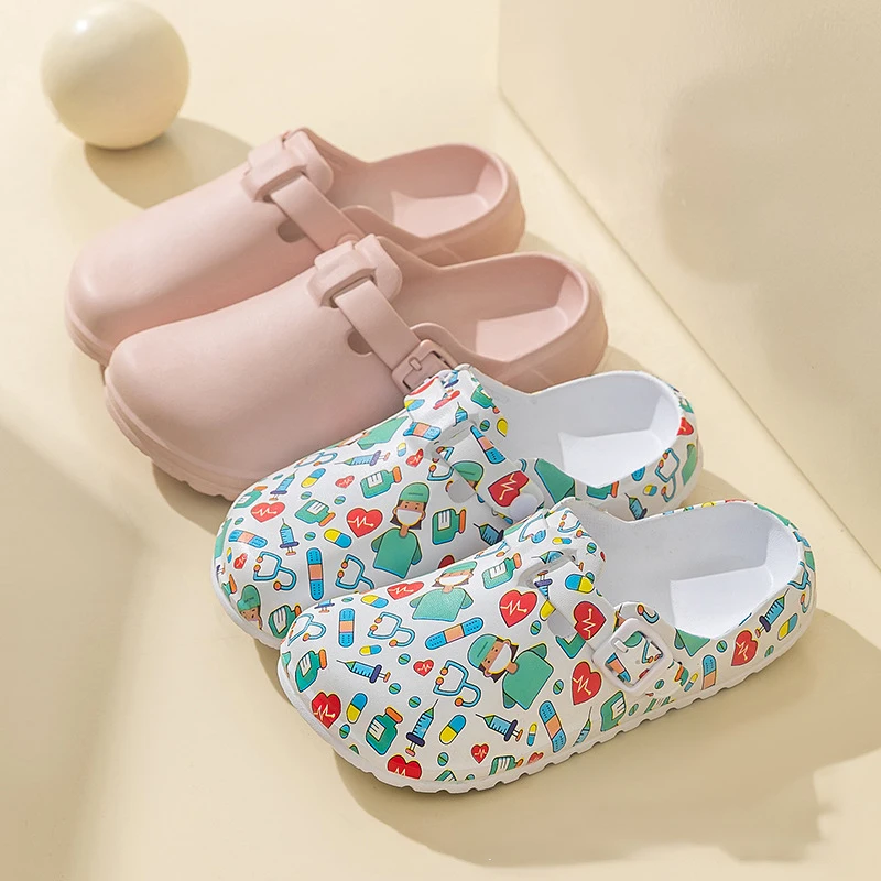 2025 أحذية جراحية جديدة للرجال والنساء قباقيب واقية متخصصة قابلة للتنفس للأطباء والممرضات والصنادل للاستخدام المختبري