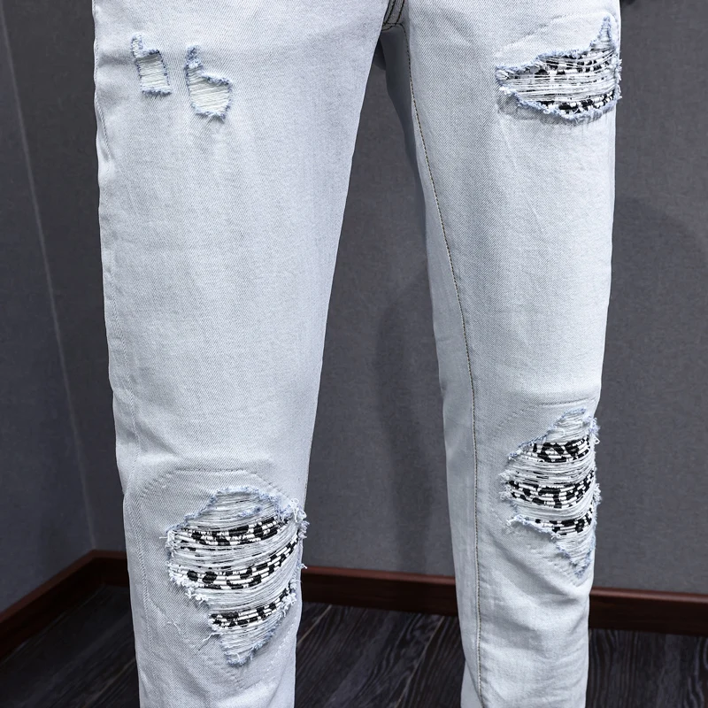 

HombreStreet Fashion Men's Jeans Retro Stretch Slim fit Ripple Jeans Men's Leather Patch Designer Hip Hop Brand Light Blue Pants