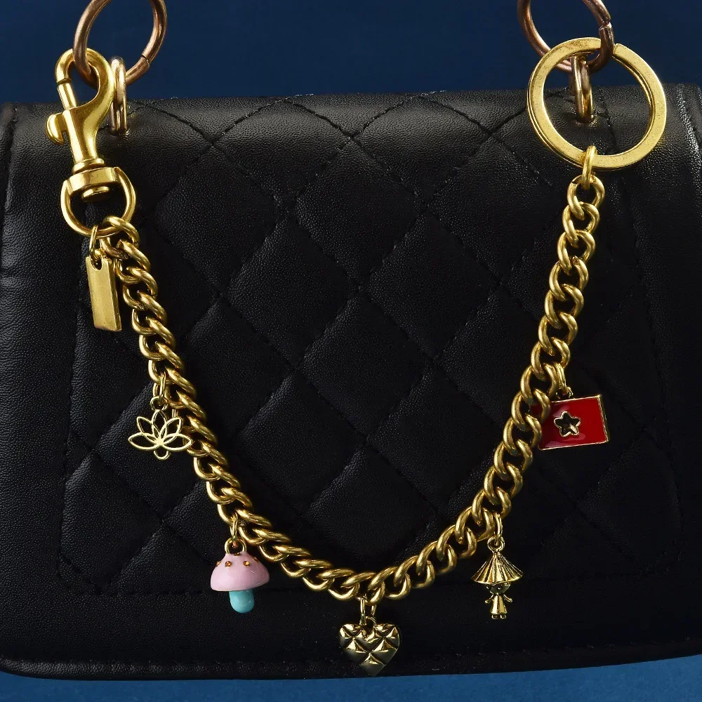 

202523/5000 A versatile Instagram bag with a chain, a popular mushroom heart-shaped crossbody bag, and a trendy chain 01