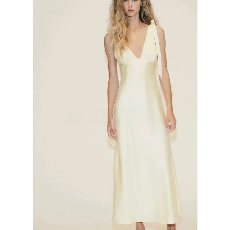 وصل حديثًا فستان نسائي صيفي بتصميم بسيط ورقبة على شكل حرف v وعقدة على شكل فراشة من الحرير الساتان ملمس متوسط ​​الطول غير رسمي...