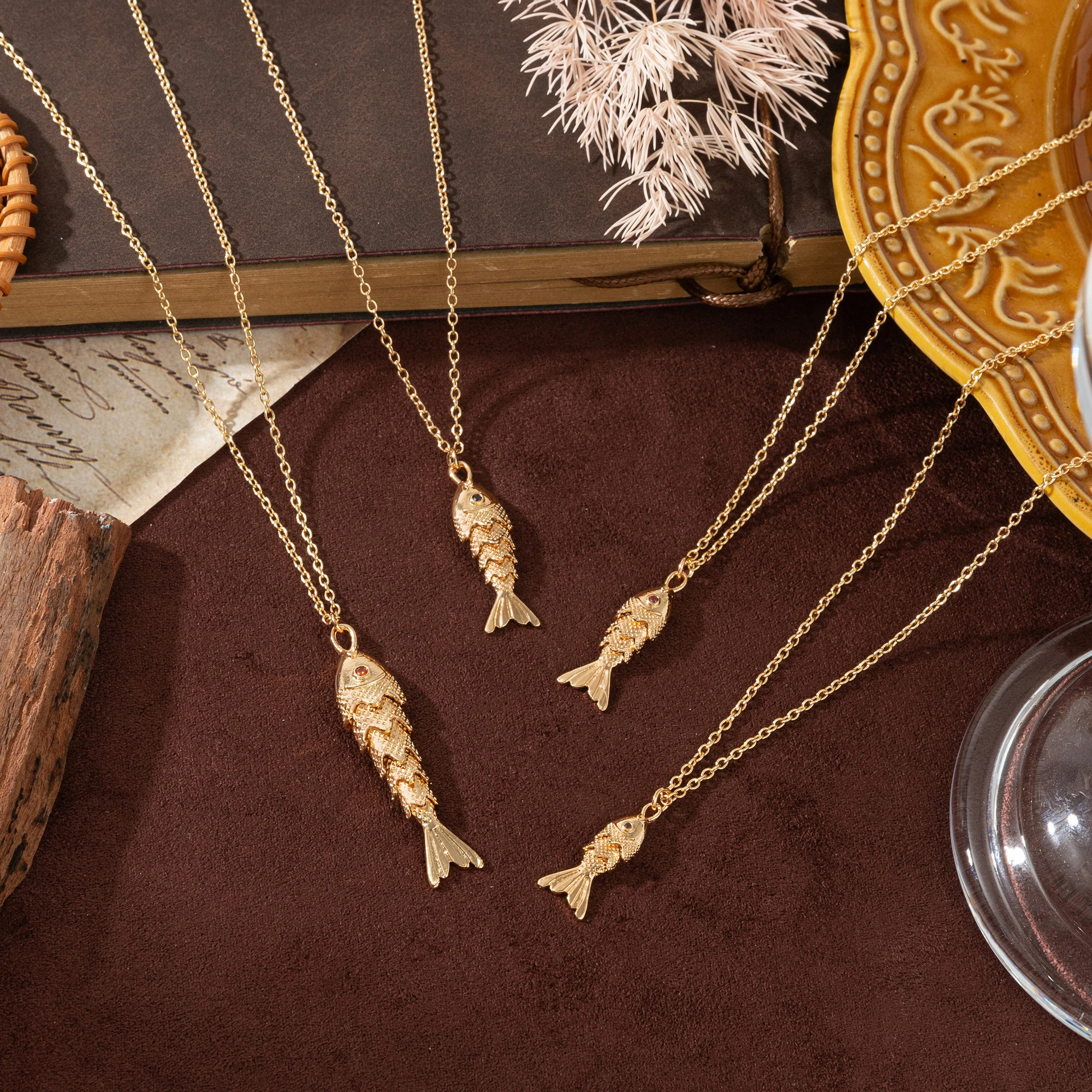 

New Fashionable Retro Versatile Fish Koi Personalized Fashion Light Luxury Pendant Necklace for Women