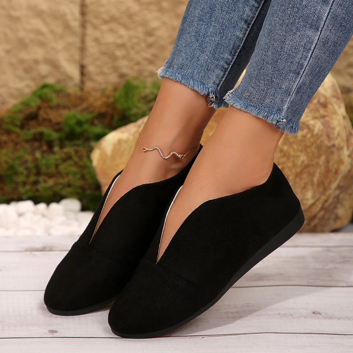 Plus-Size-Damen-Slipper aus Wildleder, V-Ausschnitt, runde Zehen, weich und bequem, lässig, für den täglichen Gebrauch, zum Spazierengehen, in verschiedenen Farben erhältlich. – Detail 26