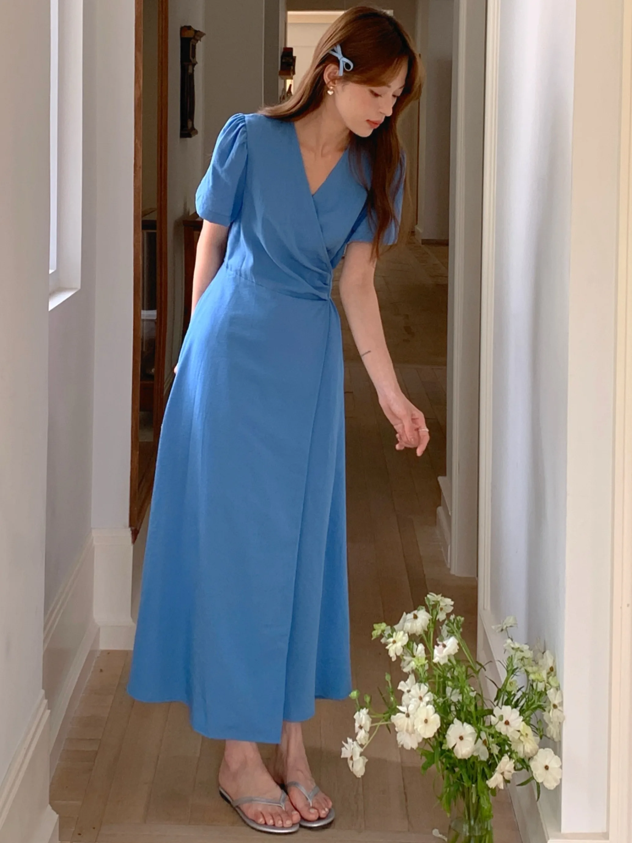 夏の新作 レディース Vネック 半袖 Aラインワンピース レトロでおしゃれなウエストシェイプ 細見えミディ丈スカート