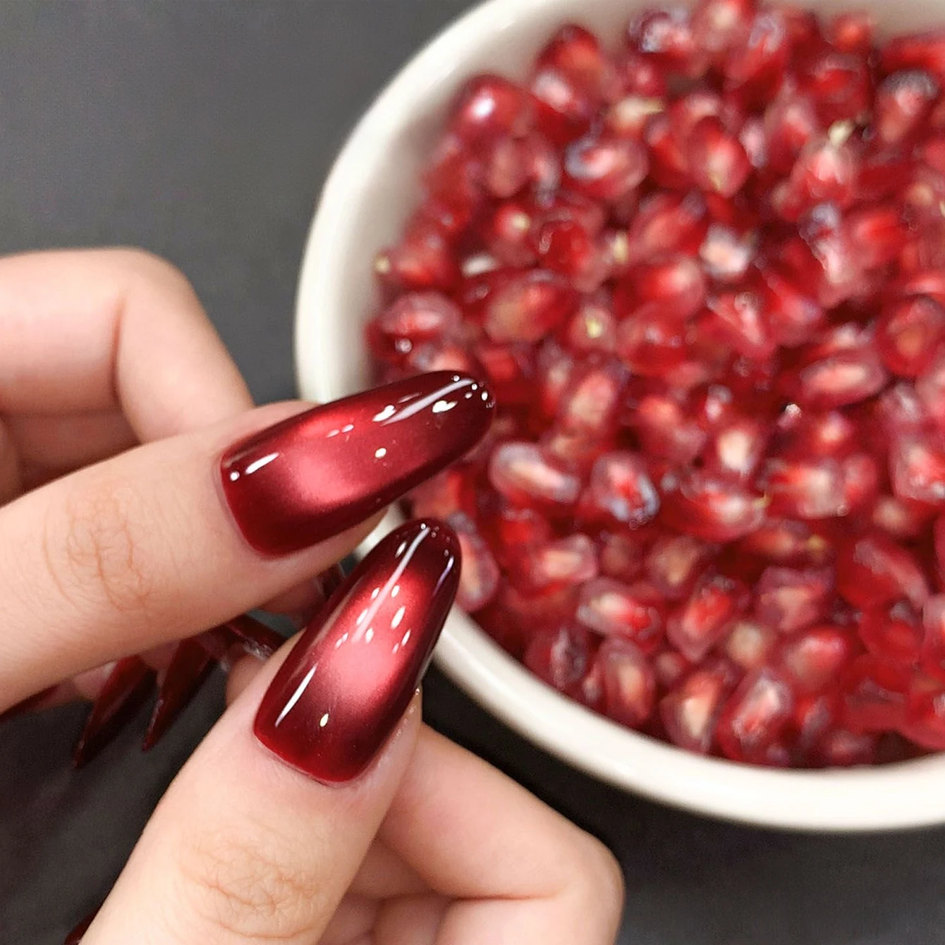 

MIANEL 10ML Winter Christmas Red Pomegranate Cat Eye Nail Polish with Wine Red Glass Beads 2025 Trendy Winter Nail Art