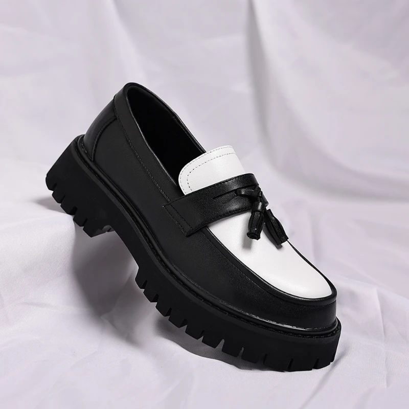 Mocasines de Plataforma Bicolor Blanco y Negro para Hombre con Borlas, Zapatos Casuales de Suela Gruesa para Estilo Urbano, Moda 2026