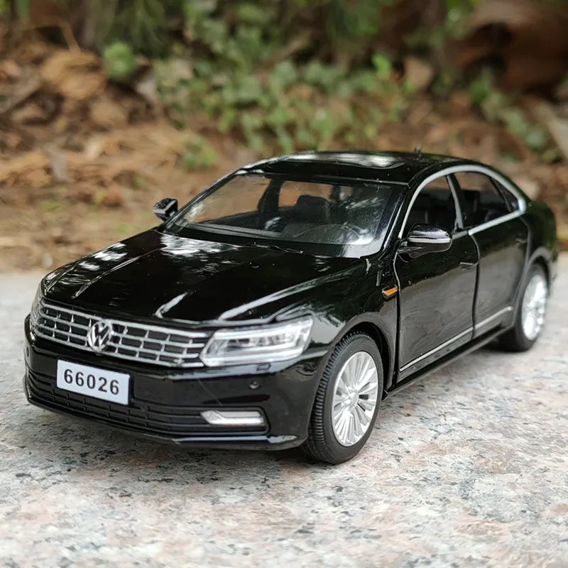 1:32 Passat Alloy Muscle Car Model Sound and Light Pull Back Children's Toy Collectibles Birthday gift