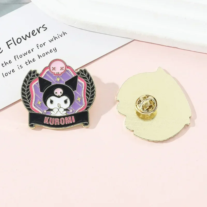 Sanrio เข็มกลัดโลหะ Kuromi My Melody Hello Kitty หยก Guigou พุดดิ้งสุนัขอุปกรณ์เสริมป้ายโลหะผสมสาวปีใหม่ของขวัญวันเกิด