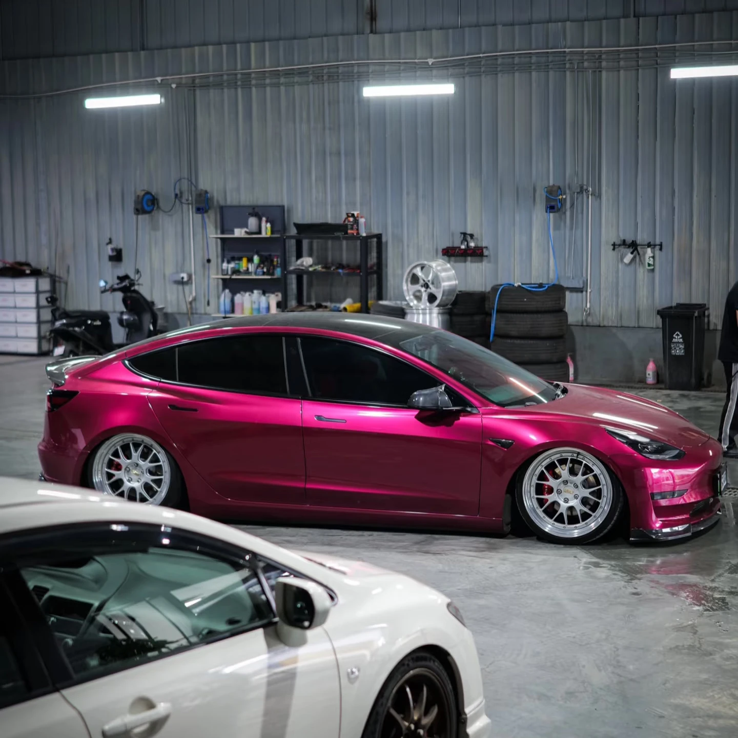 

PET Glossy Metallic Vinyl Wrap, Easy to Remove, Purple