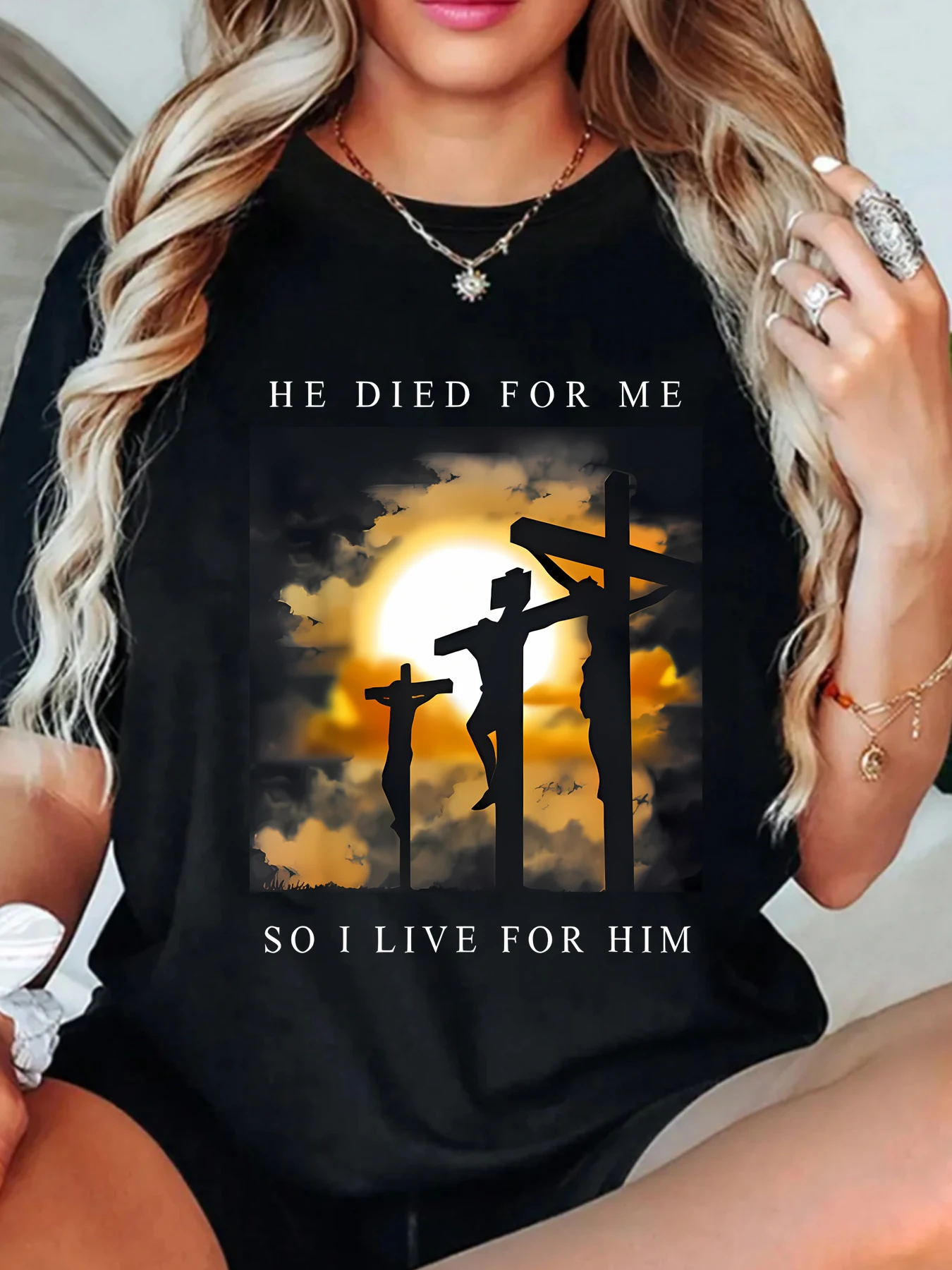 

The man bound to the cross Plus size women's round neck short sleeve T-shirt with elastic half sleeves and trendy prints