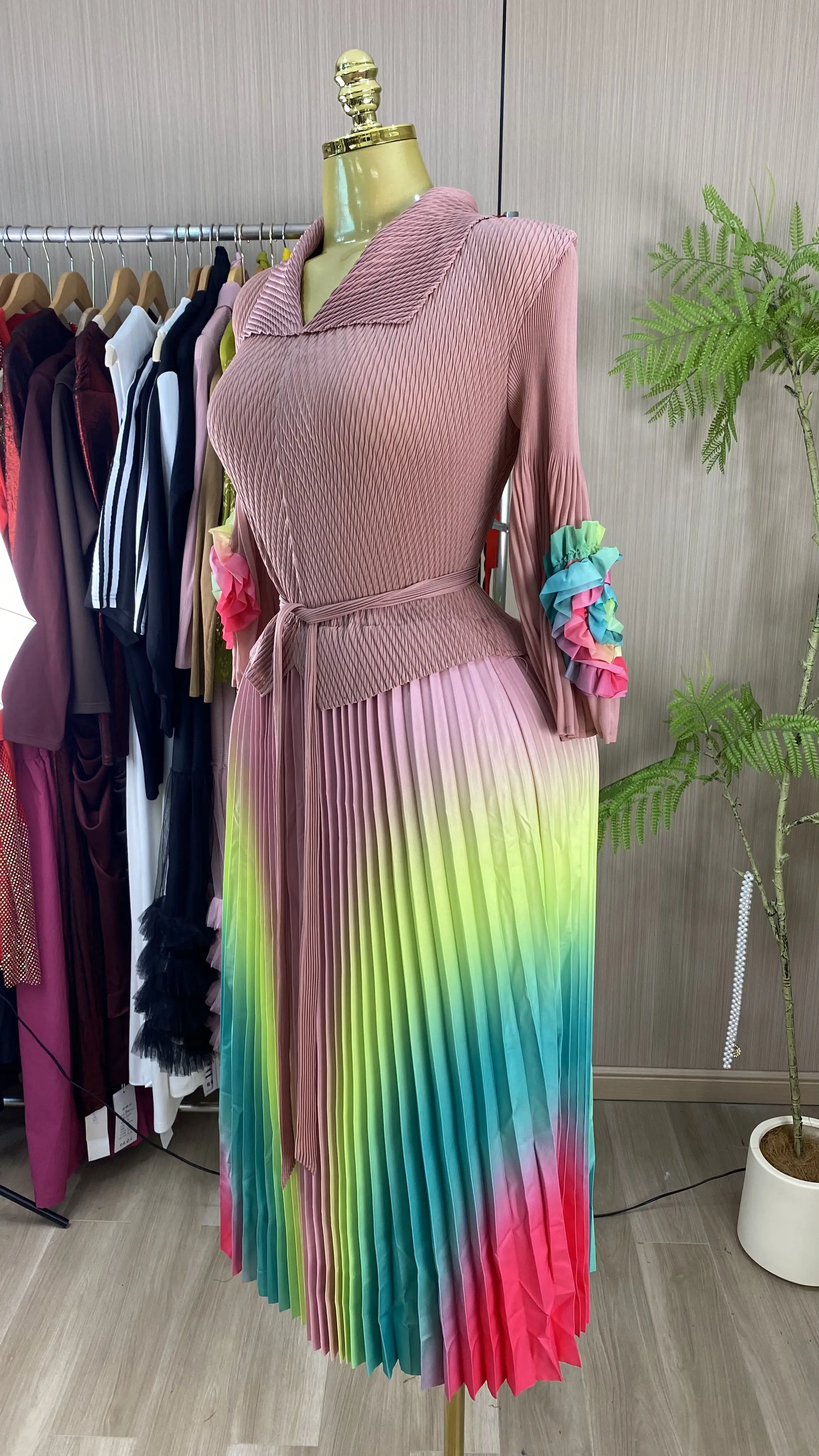 Understated, casual, African-style collared pleated plus-size long party dress for women.-GZXX1043