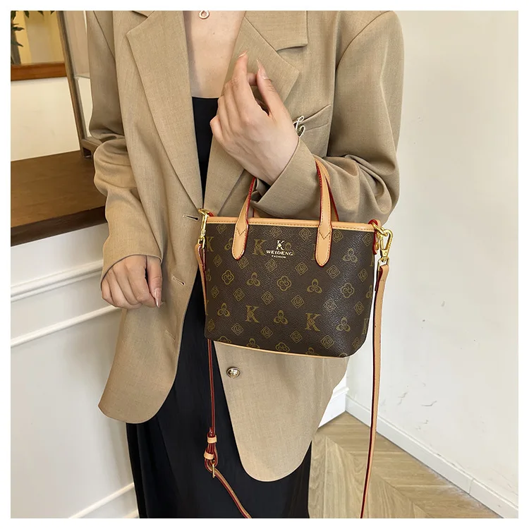 

​ ​ Женская сумка через плечо из мягкой кожи 2025 года, просторная сумка-тоут с регулируемым ремешком, модная сумка через плечо для работы и свиданий