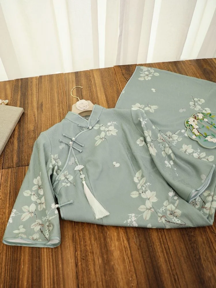 Qipao ajustado de flores verdes para mujer, mangas invertidas, vestido Cheongsam moderno, Vintage, Chino, Tradicional, nuevo, diario, otoño