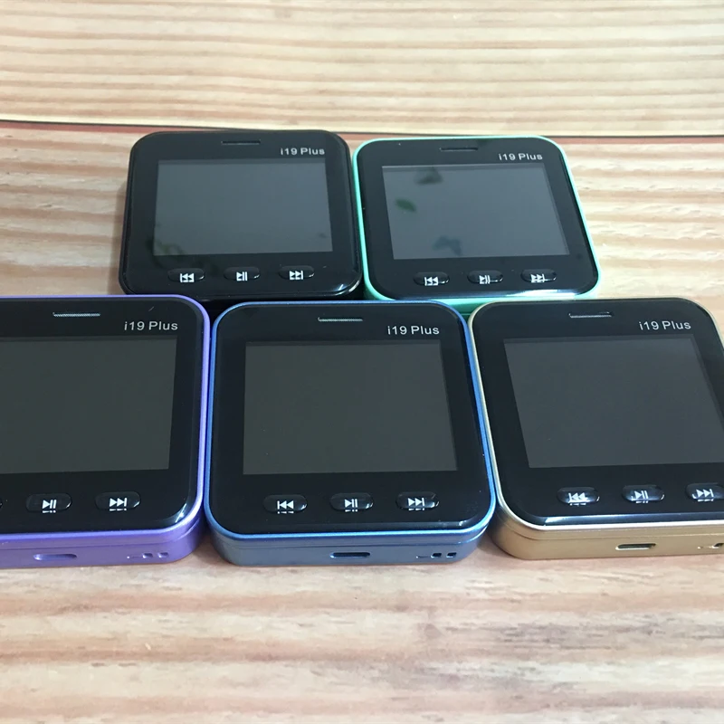 هاتف محمول I19 plus ثنائي الشريحة 2G GSM مع 90 °   مصباح يدوي لراديو FM منزلق جانبي دوار MP3 MP4 2.4 بوصة هاتف محمول صغير قابل للدوران