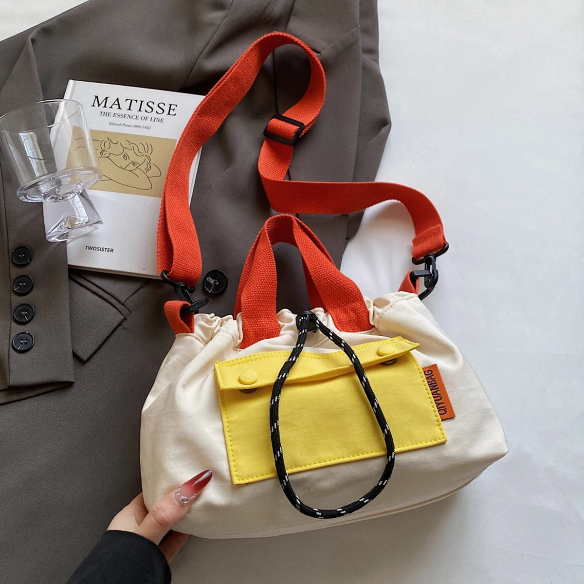 Die neue Unisex-Umhängetasche, funktionale Outdoor-Schultertasche, Pendler-Schultertasche, Aufbewahrungstasche, Damen-Rucksack mit Kontrastfarben – Detail 3
