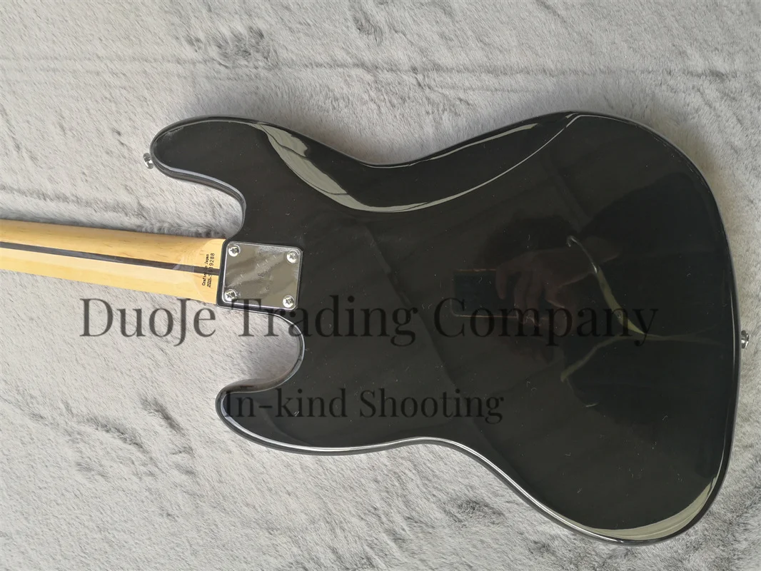 Black electric bass 4-string JAz basswood body Maple fingerboard Black pickup guard Maple neck Chrome hardware support custom