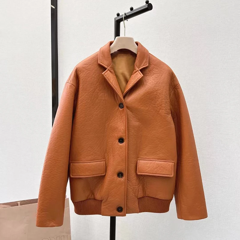 Giacca in pelle da donna, 2024 autunno nuova giacca monopetto con risvolto top cappotto peplo con orlo impiombato in pelle di pecora di alta qualità