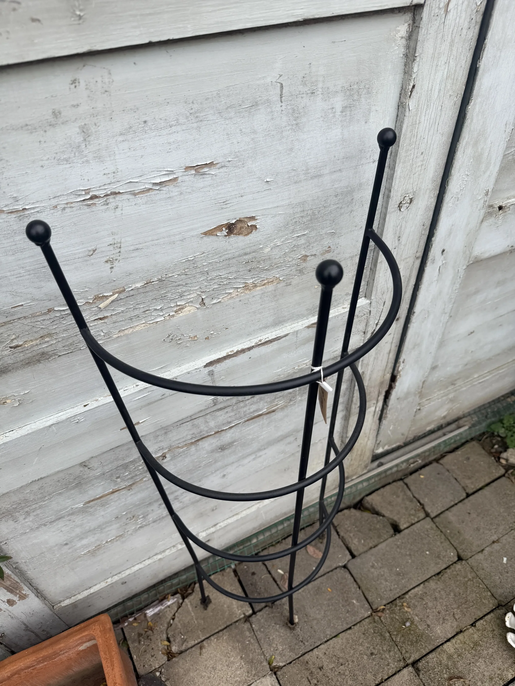 Metal Garden Trellis for Climbing Plants, Black Iron Plant Support Stand, 36cm Wide x 90cm High, 4-Tier Vine Lattice with Ball F