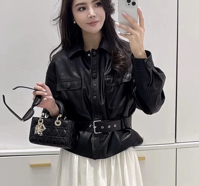 2025年春 レディースファッショナブルな本革シープスキンレザージャケット ウエストシェイプデザイン クールでスリムなコート 小柄な体型向け...