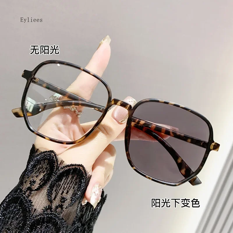 Intelligent Changing Color Photochromic Sunglasses for Ladies Women Trendy Near Sight Eyeglasses Fashion Finished Myopia Glasses