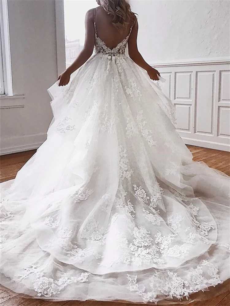 

Garden / Outdoor Ball Gown Wedding Dresses Chapel Train Formal Sleeveless Spaghetti Strap Lace With Appliques 2023 Bridal Gowns