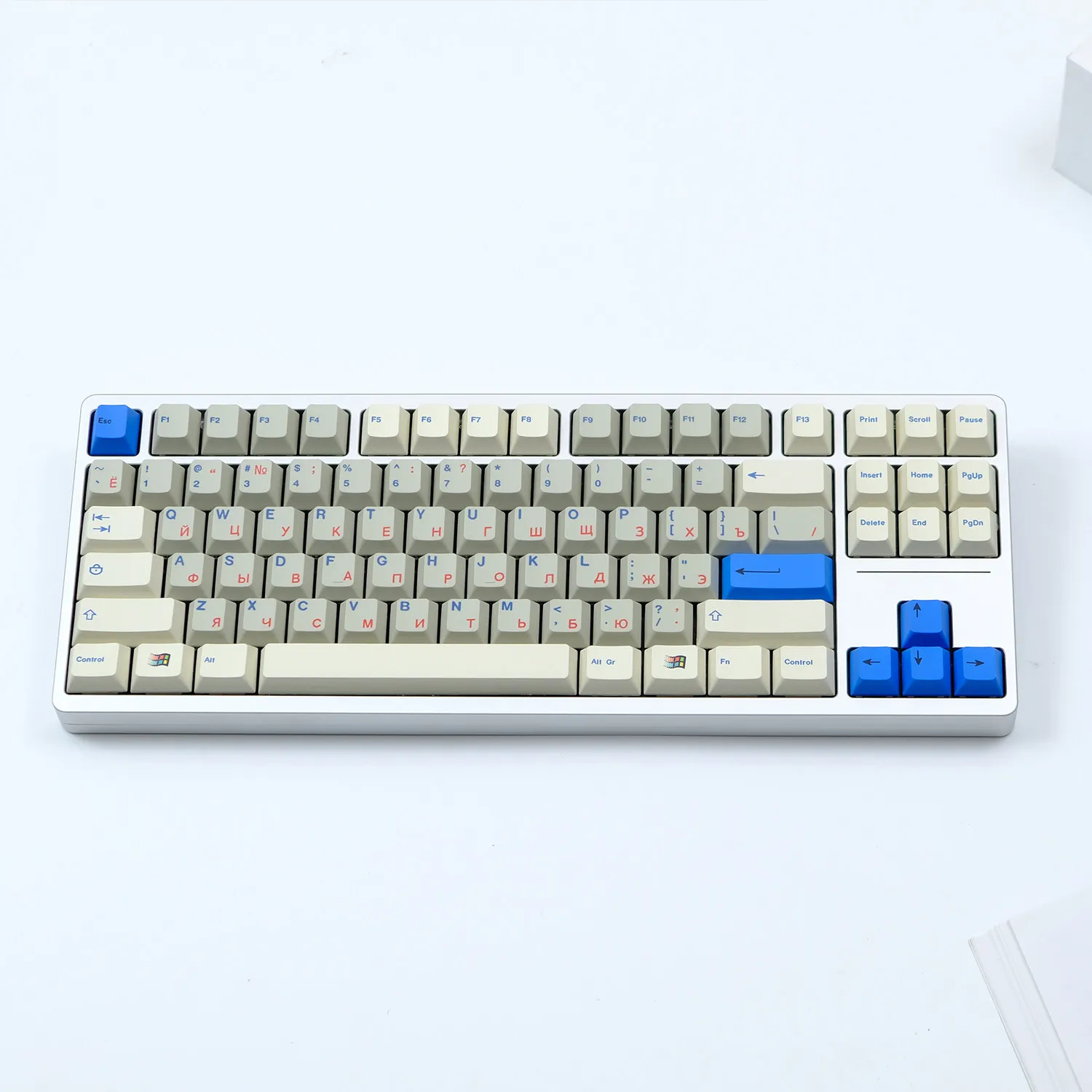 Retro gray-white blue-red Russian, root PBT material, original highly sublimated keycaps