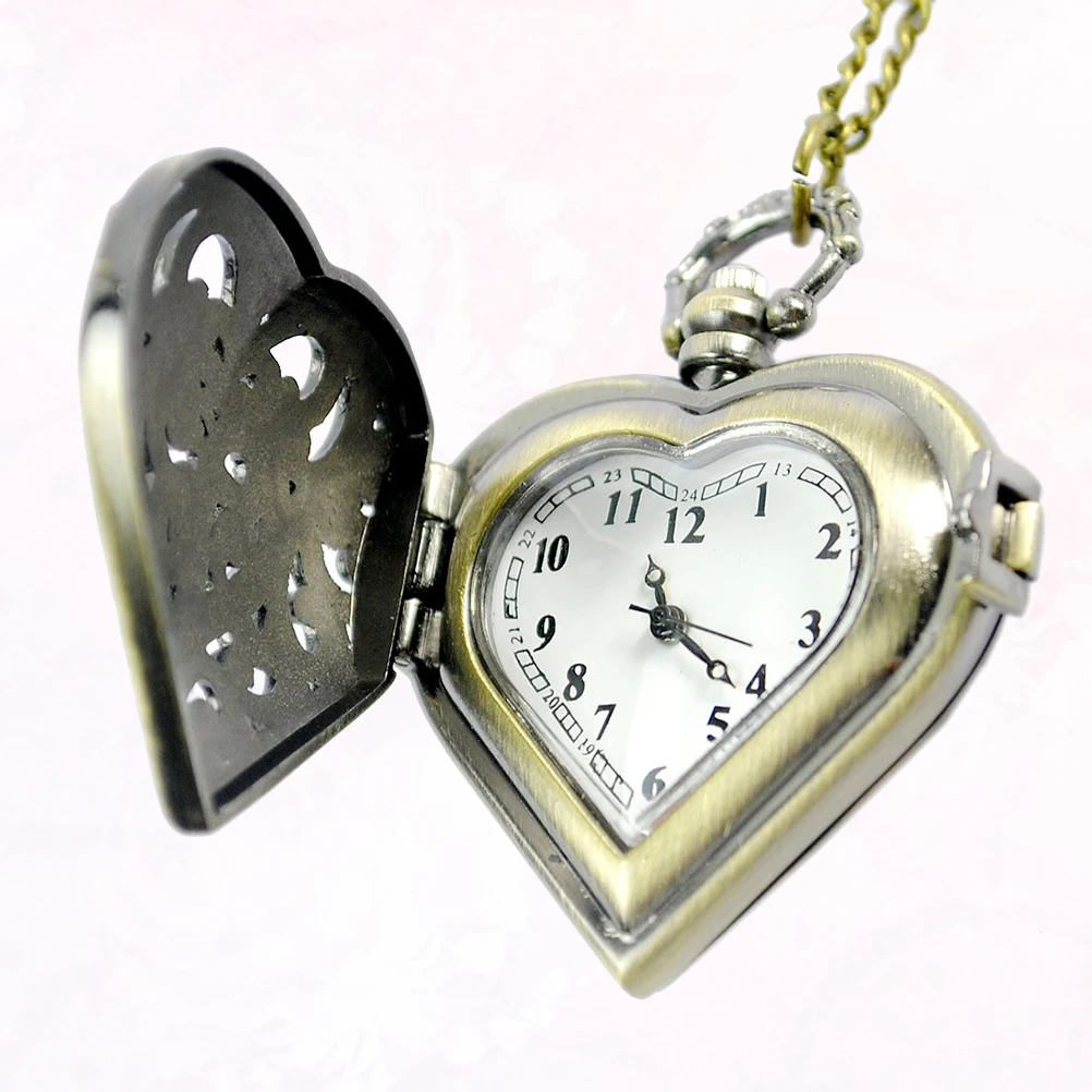 

Elegant Heart Shape Vintage Pocket Watch Quartz Pendant Lightweight Clothes Decoration for Men Women Herat Shape Pocket Watch