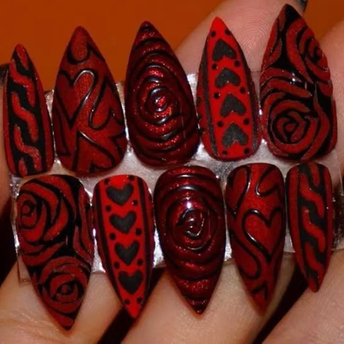 

30PCS Vintage Dark Red Cat Eye Press on Nails Black Heart Rose Valentines Day Design Wearable Nail Art Sweet Romantic Fake Nails