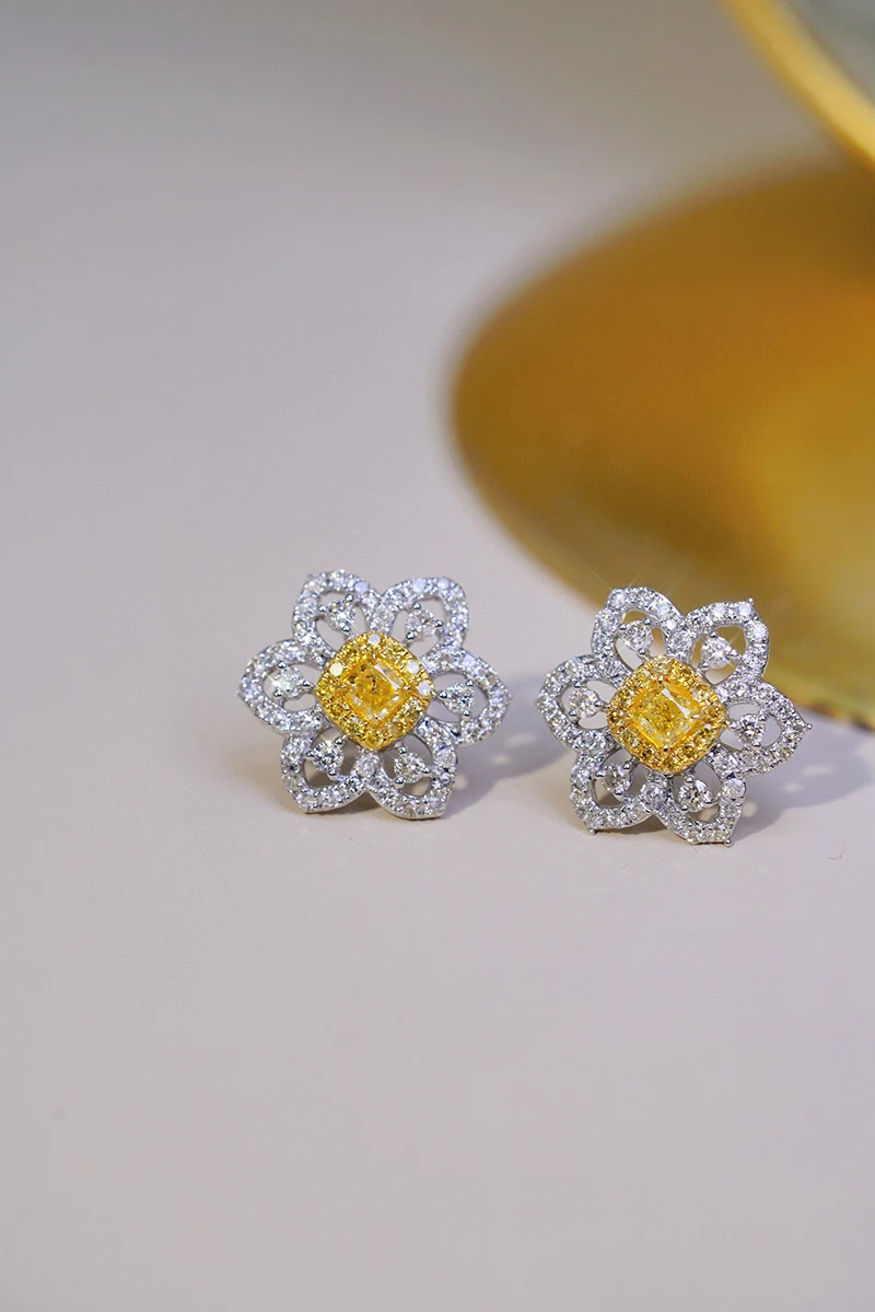 LUOWEND 100% 18K White Gold Earrings Real Natural Yellow Diamond Stud Earrings Luxury Flower Design High Women's Party Jewelry