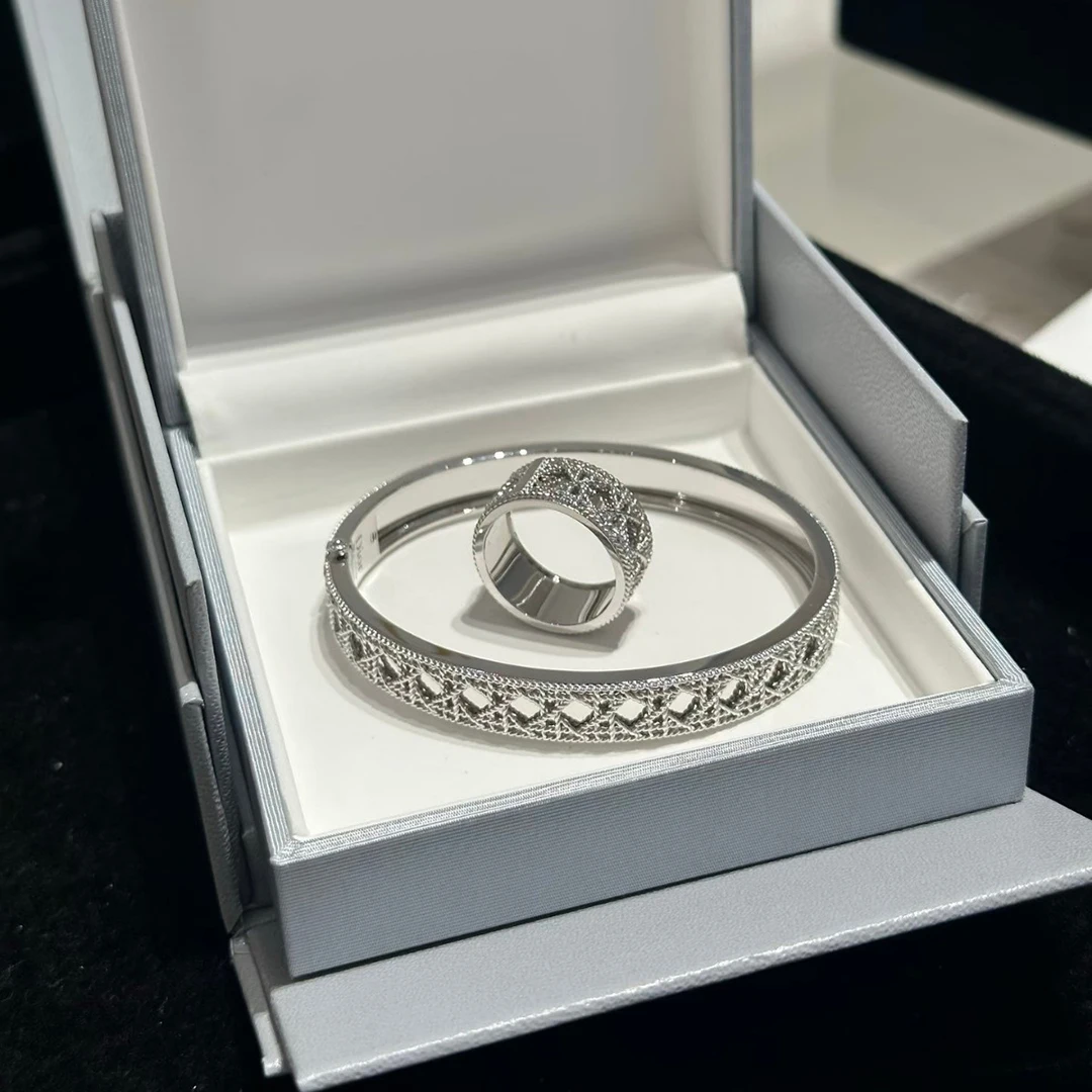 2026 Trends Tengge Pattern Hollow Bracelets for Ladies Luxury Designer Fashion Jewelry for Woman, Birthday Gift Accessories,17cm