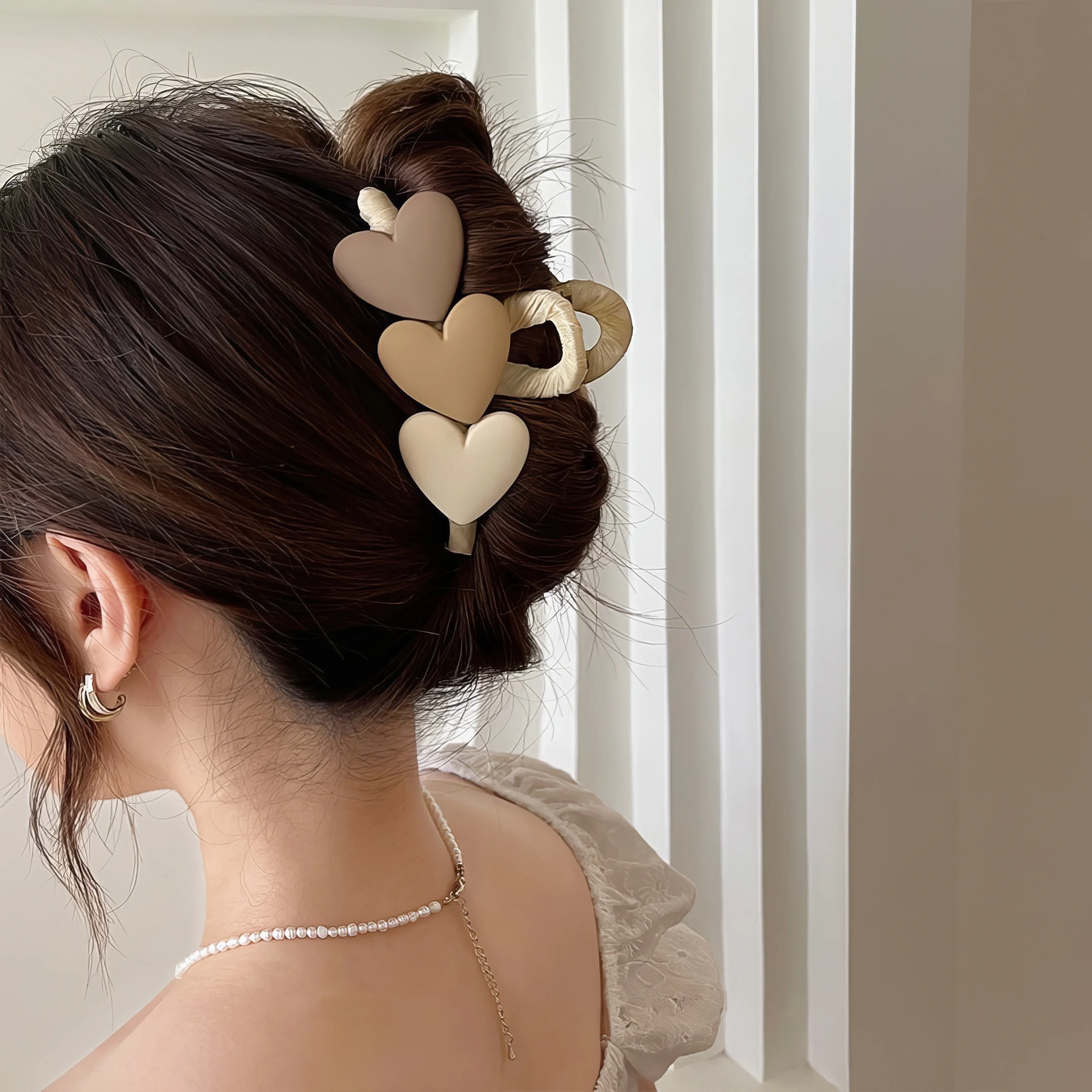 1 Piece of Sweetheart Shaped Hair Clip Khaki White, with Strong Grip, Suitable for Women's Cute and Simple Hair Accessories - Detail 1