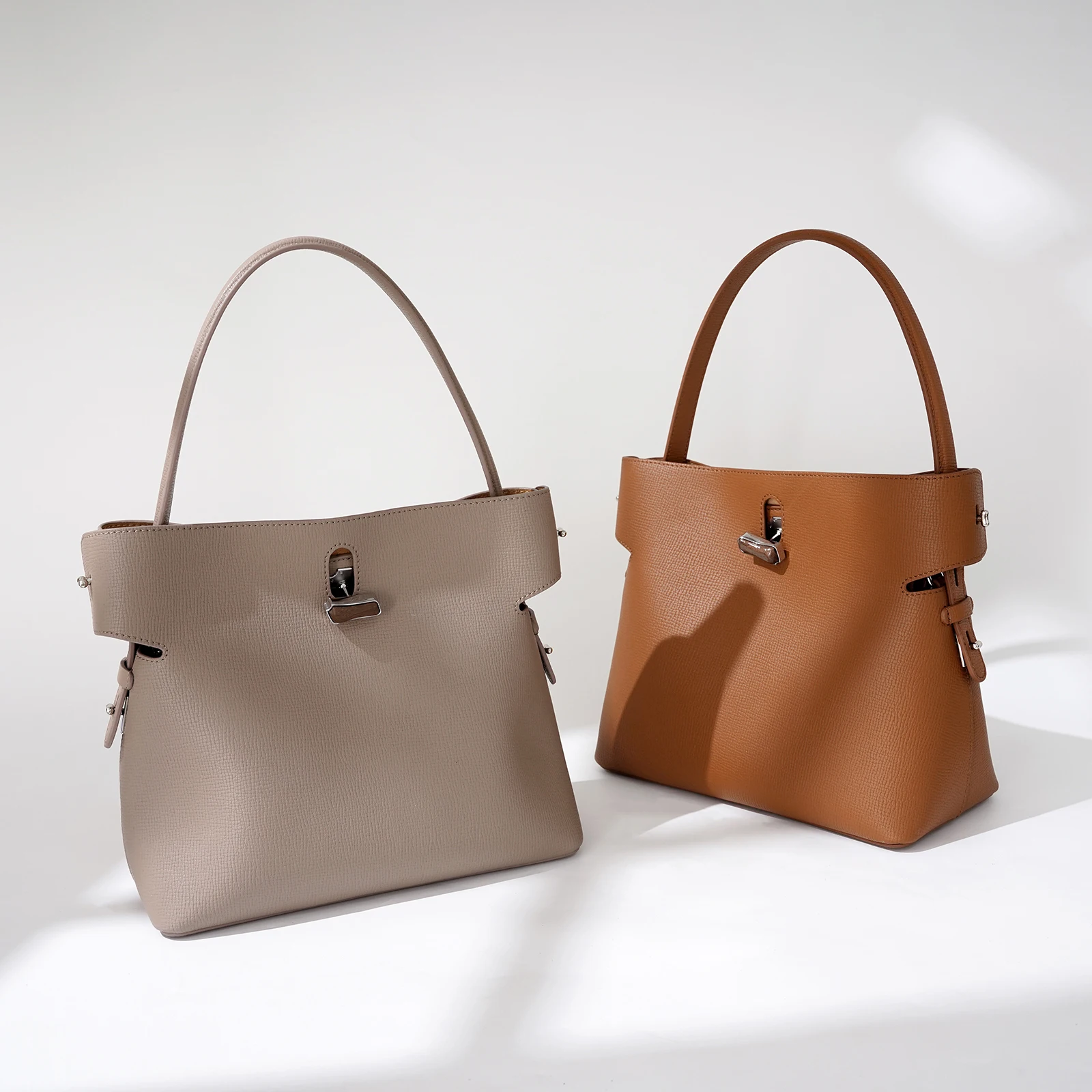 

Luxury Brand Women's Handbag High-quality Top-grade Cowhide Bucket Shaped Simple And Casual Multifunctional Crossbody Bag Trendy