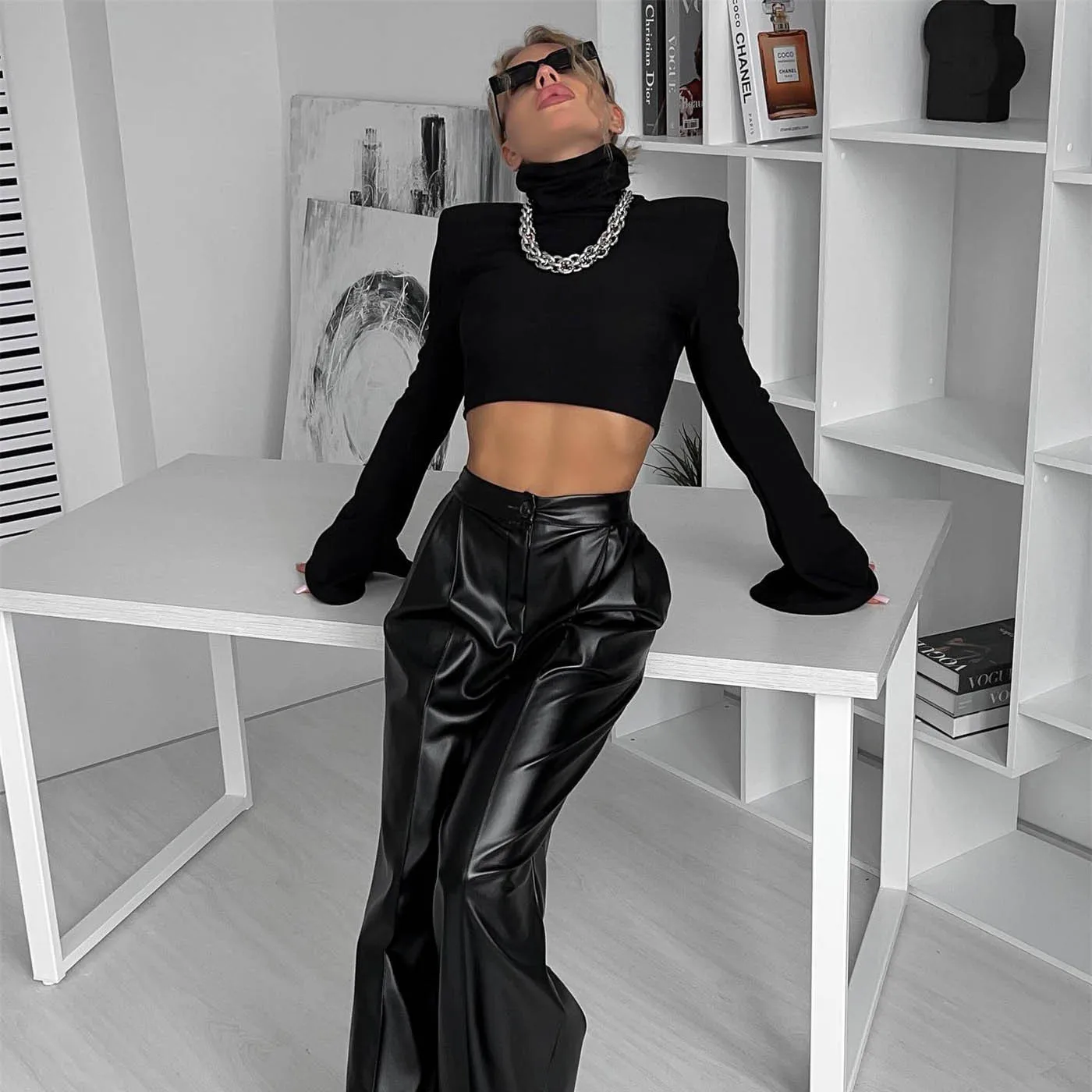 บลาสตรีท สเลสลิมฟิตแขนยาวคอสูงหรือเสื้อยืดเซ็กซี่ลำลองผู้หญิงวัสดุโพลีเอสเตอร์คอลเลกชันฤดูใบไม้ร่วง